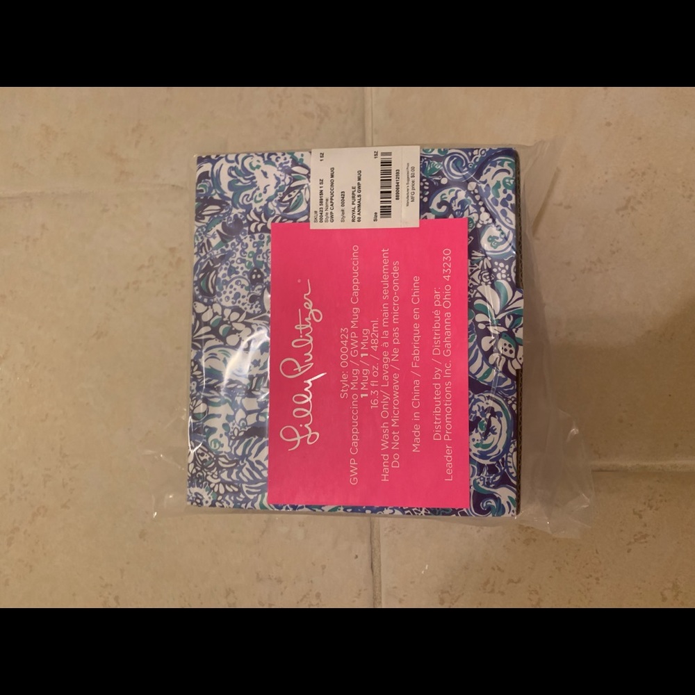 Nwt Lilly Pulitzer Cappuccino mug in 60 Animals